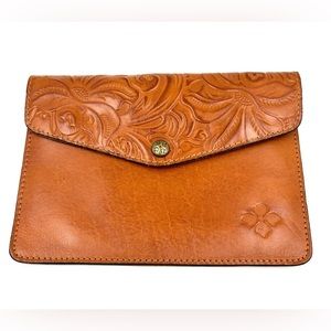 NWT Patricia Nash Burnished Tooled Leather Midi Clutch Tan Envelope Style